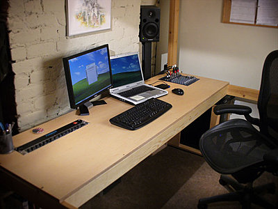 Post pics of your setup-desk.jpg