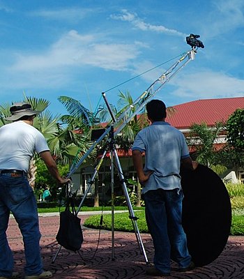 JVC GY-HD 101 on crane-hd100-jib.jpg