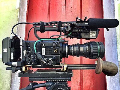 F5 external monitor arm? Bourdain-zamboni-camera-rig.jpg